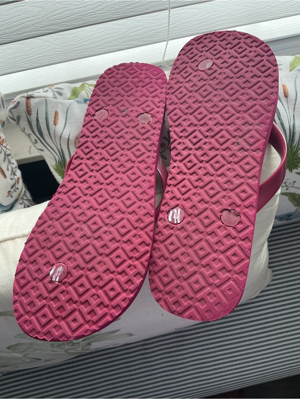 Tory Burch Red Logo Pattern Flip Flop Sandals - Picture 2 of 3
